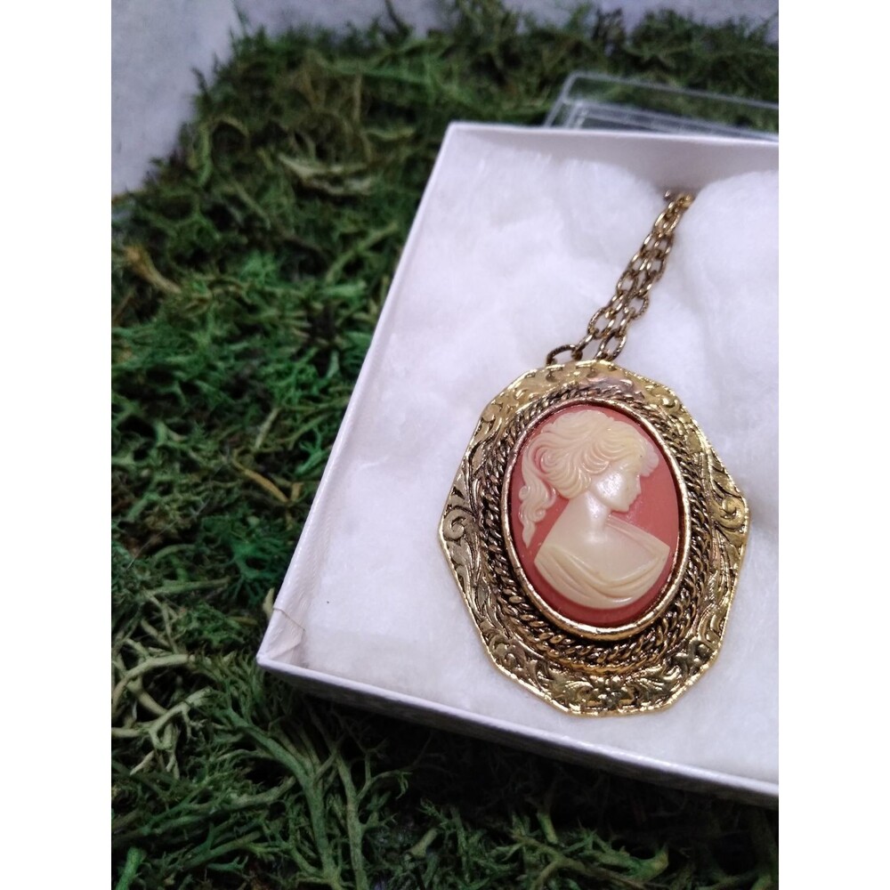 Vintage Gold Pendant Necklace / Pin Broa